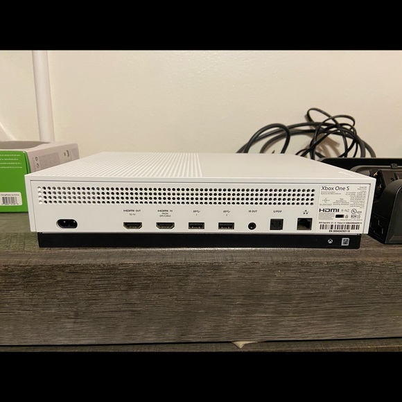 Xbox one S bundle - Picture 8 of 9